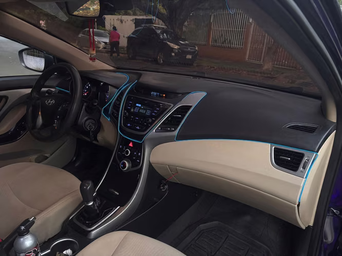 Precioso Hyundai Elantra Transmisión Mecánica 2014 - Imagen 4