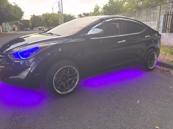 Precioso Hyundai Elantra Transmisión Mecánica 2014 - Imagen 2