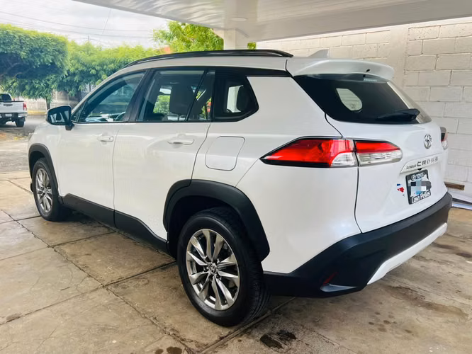 Toyota Corolla Cross 2023 comprada en Casa Pellas Mantenimientos al dia comprobables 