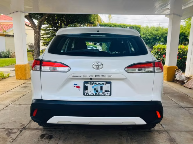 Toyota Corolla Cross 2023 comprada en Casa Pellas Mantenimientos al dia comprobables 