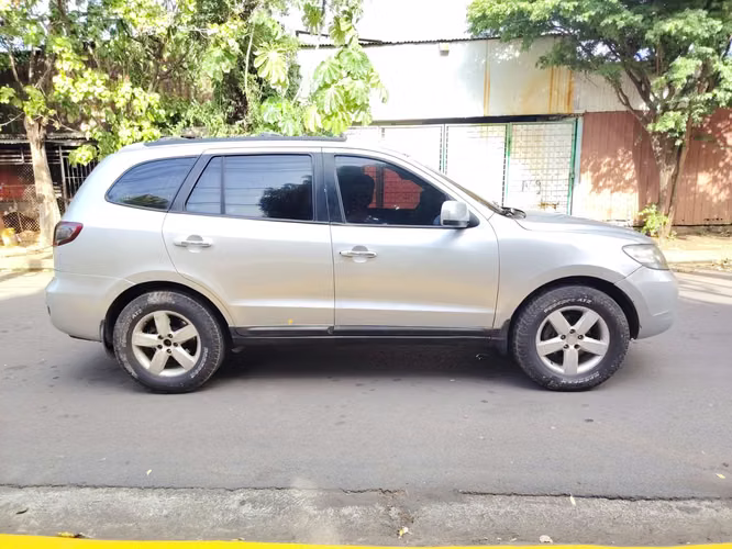 Hyundai Santa Fe 2008 / Diesel 3 Filas, Económica, Donde esta y como está! - Imagen 6