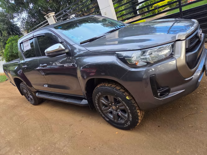 TOYOTA HILUX 2021 - Imagen 3