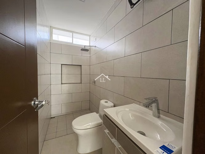 LL - Se Vende Complejo de 4 Casas en Santo Domingo - Imagen 7