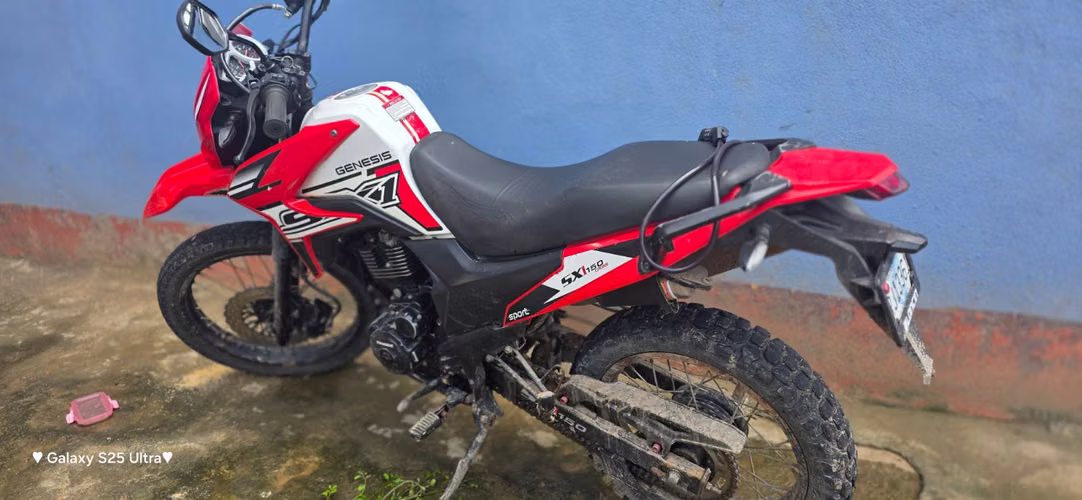 Moto genesis 150 . Ambas llantas enteras , papeles en regla. En excelente estado . - Imagen 10