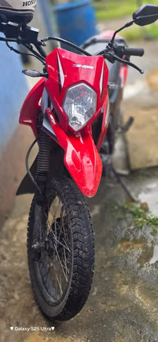 Moto genesis 150 . Ambas llantas enteras , papeles en regla. En excelente estado . - Imagen 2