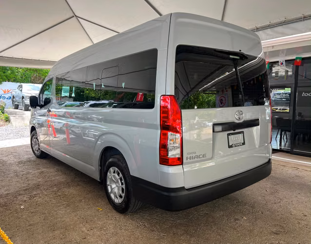 TOYOTA HIACE AÑO 2027 - Imagen 2