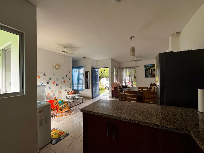 Se Vende - Bonita y Acogedora Casa, en Exclusivo Residencial