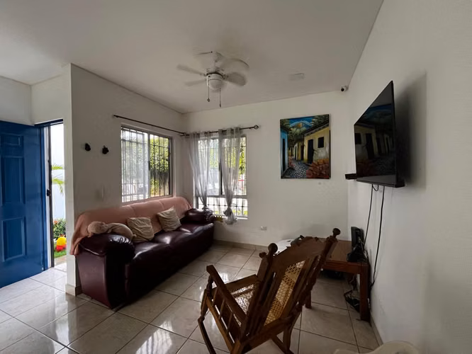 Se Vende - Bonita y Acogedora Casa, en Exclusivo Residencial