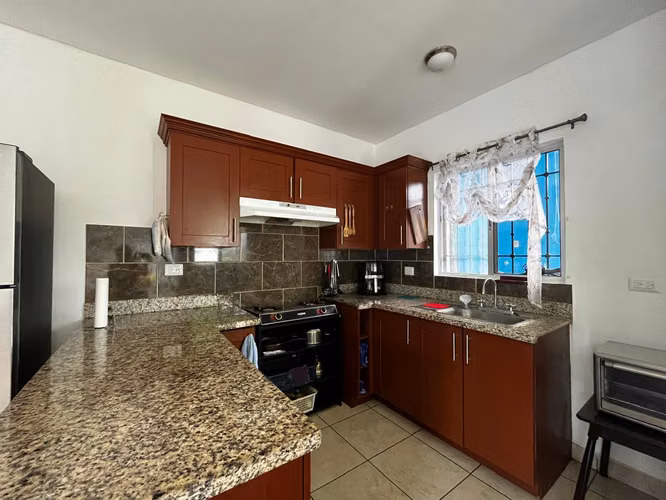 Se Vende - Bonita y Acogedora Casa, en Exclusivo Residencial