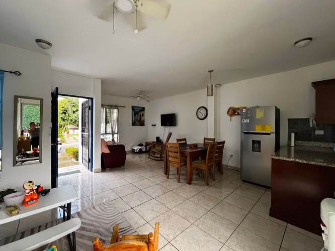 Se Vende - Bonita y Acogedora Casa, en Exclusivo Residencial