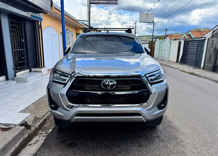 Hilux Srv 2025 como nueva único dueño