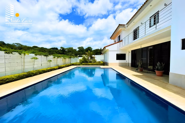  Casa Moderna en Venta en Santo Domingo, Piscina Privada - LL