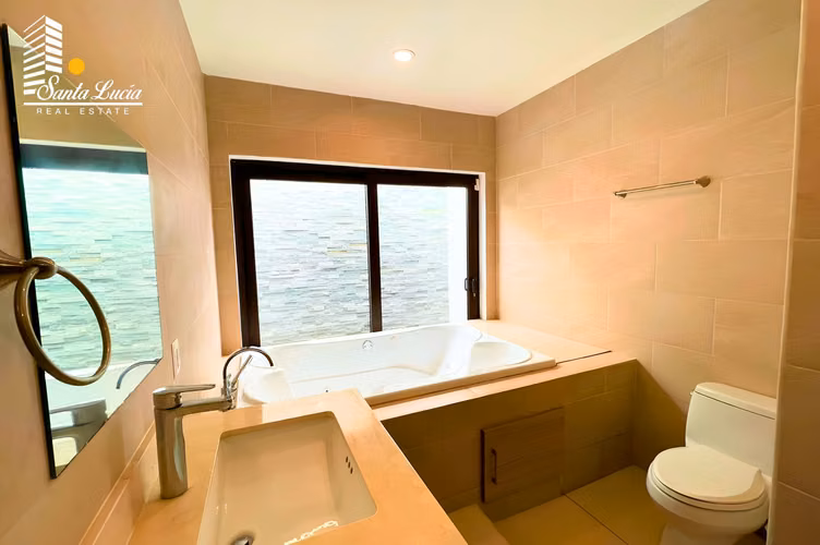  Casa Moderna en Venta en Santo Domingo, Piscina Privada - LL