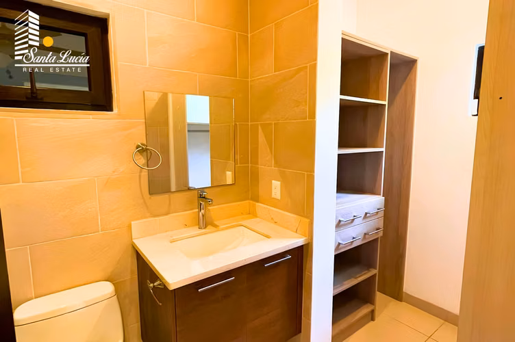 Casa Moderna en Venta en Santo Domingo, Piscina Privada - LL