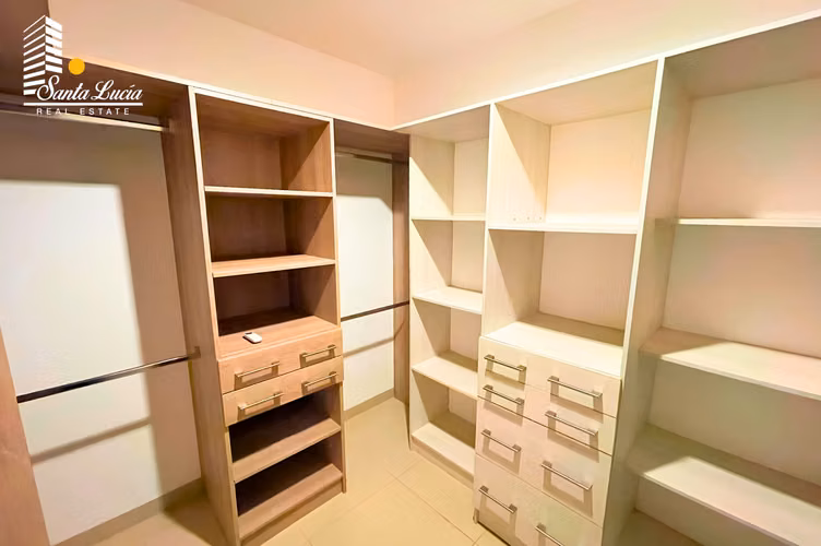 Casa Moderna en Venta en Santo Domingo, Piscina Privada - LL