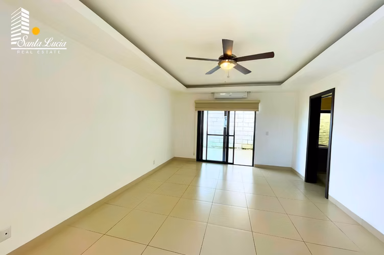  Casa Moderna en Venta en Santo Domingo, Piscina Privada - LL