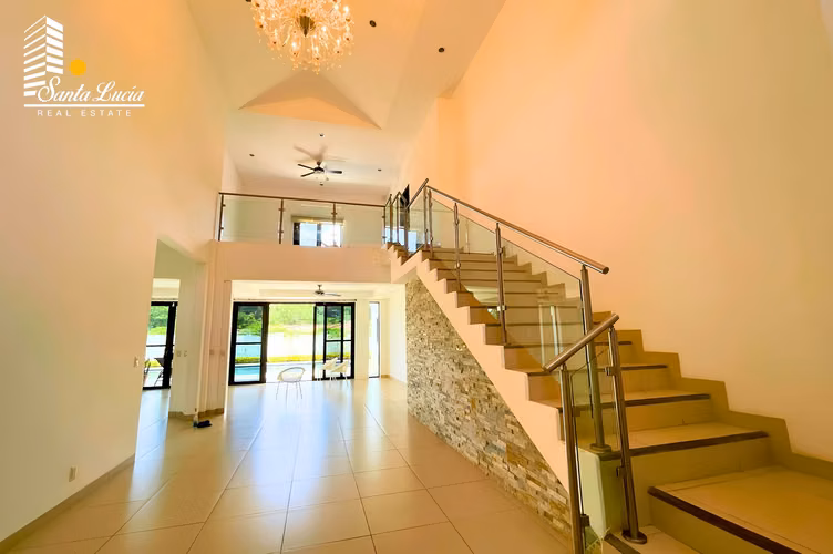  Casa Moderna en Venta en Santo Domingo, Piscina Privada - LL