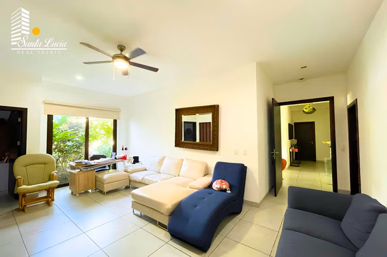  Casa Moderna en Venta en Santo Domingo, Piscina Privada - LL