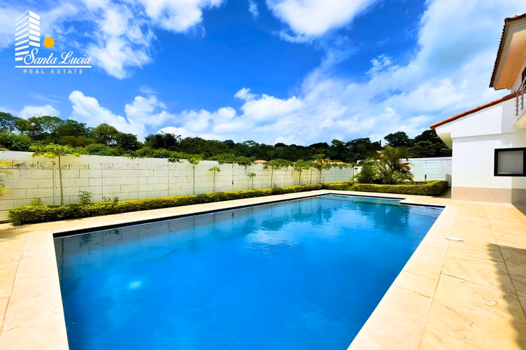  Casa Moderna en Venta en Santo Domingo, Piscina Privada - LL