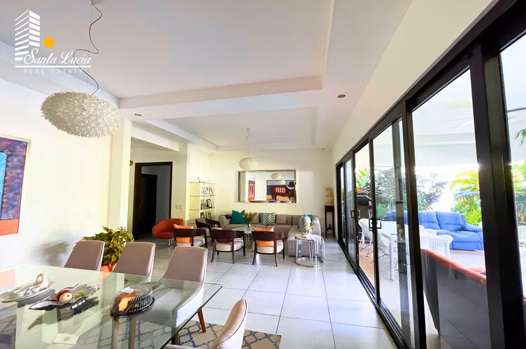  Casa Moderna en Venta en Santo Domingo, Piscina Privada - LL