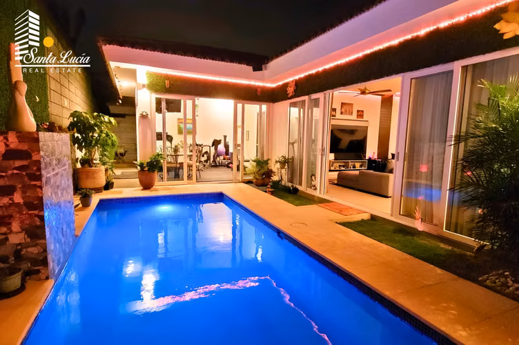  Espectacular Casa en Venta – Santo Domingo  - LL