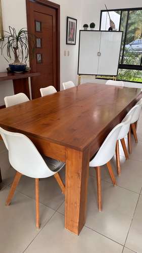 Comedor de madera para 8 personas con sus sillas 