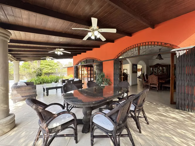 Venta de Casa en Las Colinas 