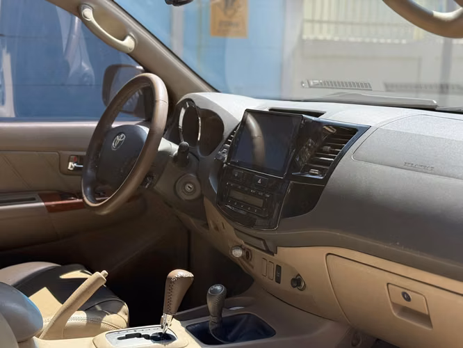 Toyota fortuner 2011 versión full