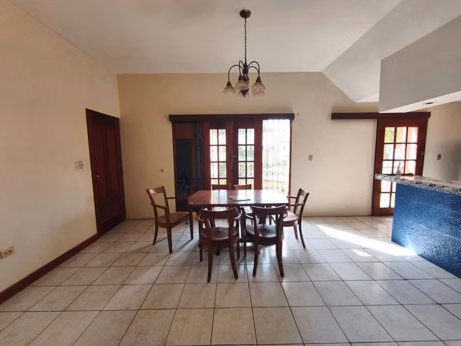 CASA EN VENTA | VILLA FONTANA · Dentro de residencial con seguridad 24/