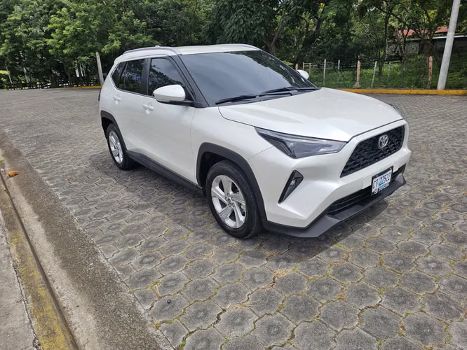 Vendo lindo carro yaris cross  kmt 