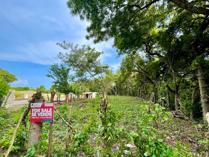 Titled Lot at Aposentillo, prime location - Imagen 3