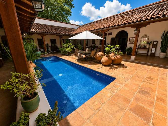 KW - Hermosa Casa en Venta en Santo Domingo - Imagen 1