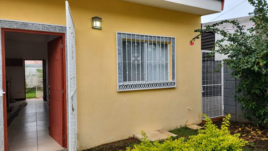 Vendo preciosa casa en Recidencial Versalles - Imagen 3
