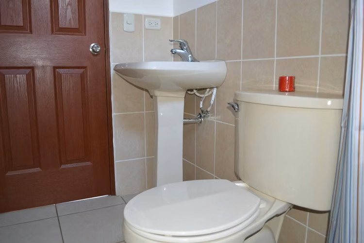 Vendo preciosa casa en Recidencial Versalles - Imagen 4