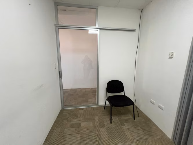 Alquiler de Oficinas (16mts ,25 mts, 33 mts, 15 mts)  en Centro Ejecutivo ubicado en Planes de Altamira  - Imagen 4