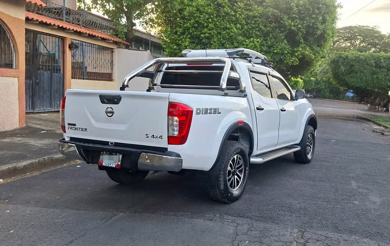 NISSAN NP 300 4X4  - Imagen 4