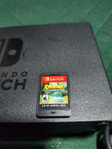 Nintendo Switch V2 + Crash Bandicoot + MicroSD 64GB - Imagen 3