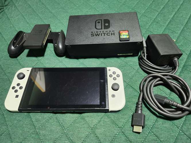 Nintendo Switch V2 + Crash Bandicoot + MicroSD 64GB