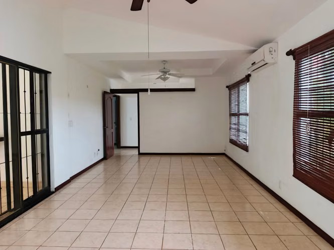 CARRETERA MASAYA KM 12. SE RENTA CASA EN RESIDENCIAL PUERTA DEL SOL - Imagen 12