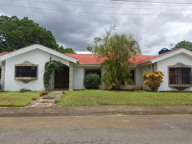 CARRETERA MASAYA KM 12. SE RENTA CASA EN RESIDENCIAL PUERTA DEL SOL - Imagen 1