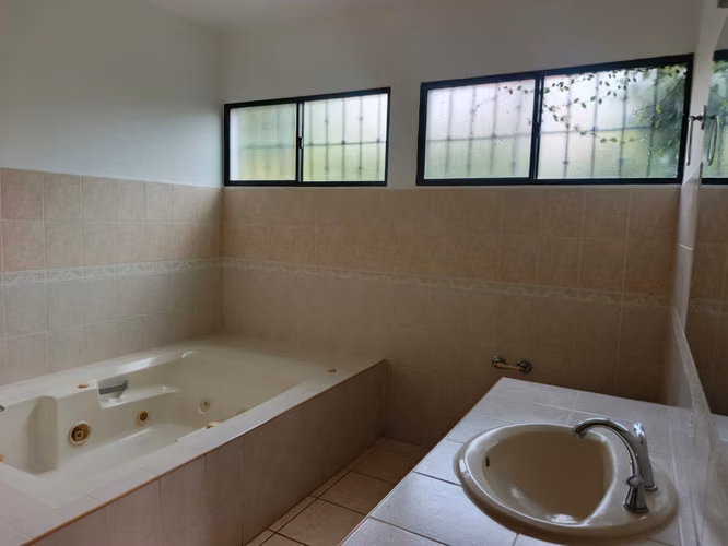 CARRETERA MASAYA KM 12. SE RENTA CASA EN RESIDENCIAL PUERTA DEL SOL - Imagen 6