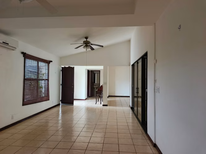 CARRETERA MASAYA KM 12. SE RENTA CASA EN RESIDENCIAL PUERTA DEL SOL - Imagen 8