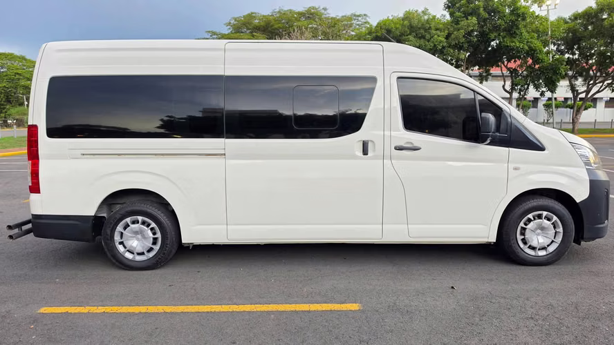 INIGUALABLE TOYOTA HIACE 2023 - Imagen 3