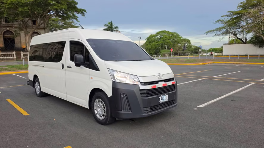INIGUALABLE TOYOTA HIACE 2023 - Imagen 2