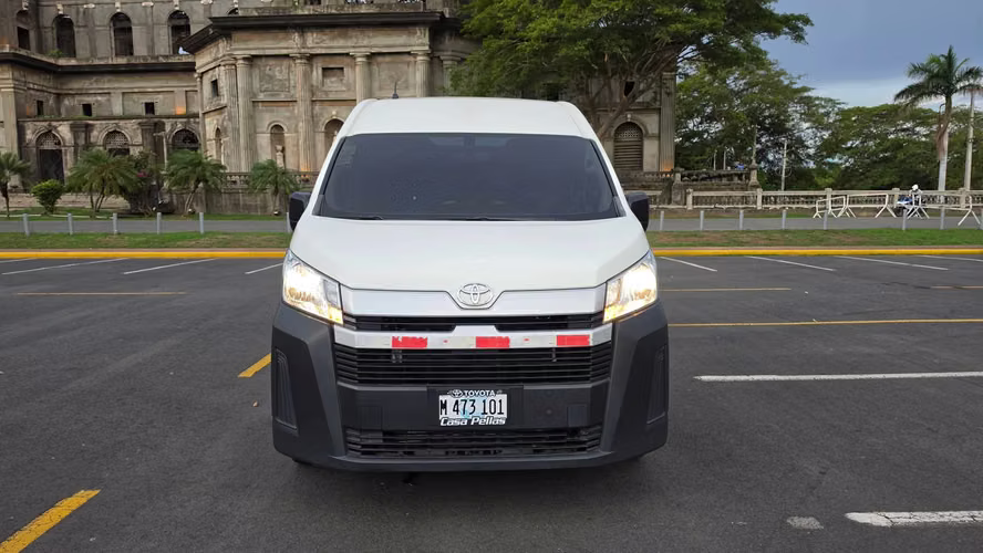 INIGUALABLE TOYOTA HIACE 2023