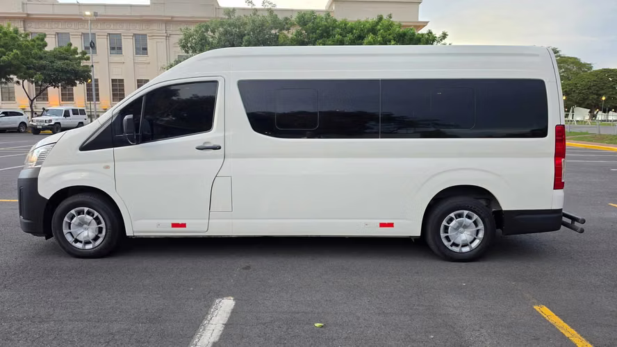 INIGUALABLE TOYOTA HIACE 2023 - Imagen 4