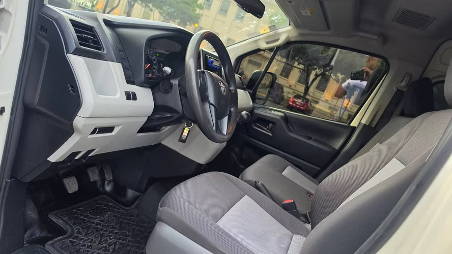 INIGUALABLE TOYOTA HIACE 2023 - Imagen 7