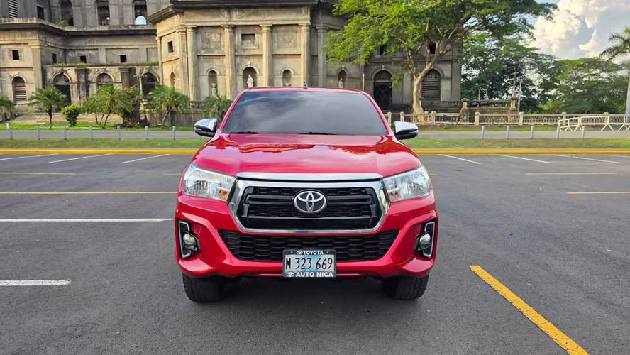 HERMOSA TOYOTA HILUX SR 2023