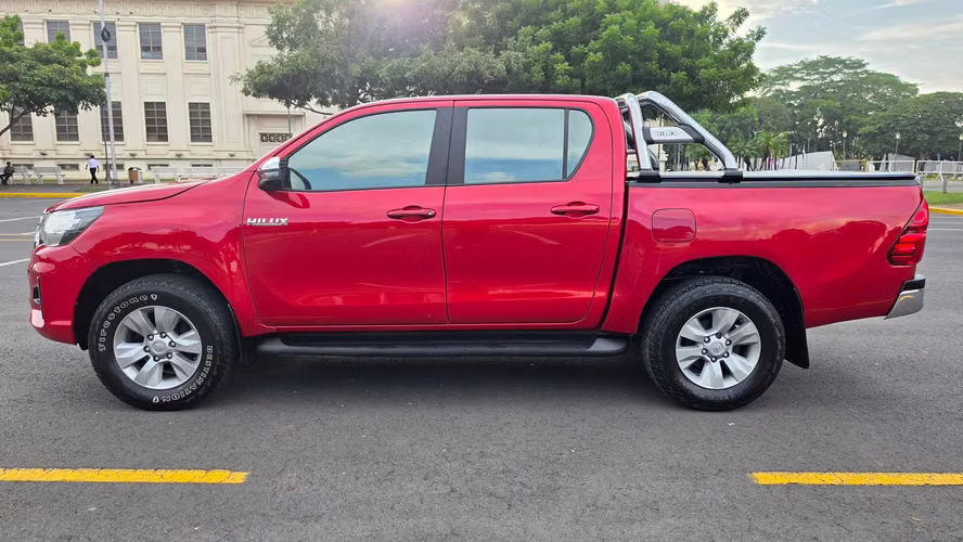HERMOSA TOYOTA HILUX SR 2023 - Imagen 5