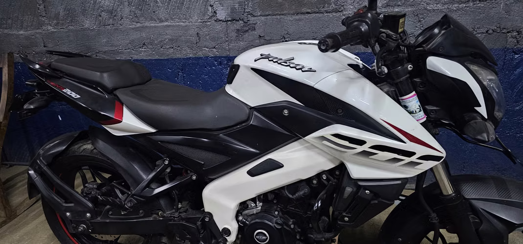 Vendo linda moto Ns200 Año 2024 - Imagen 3